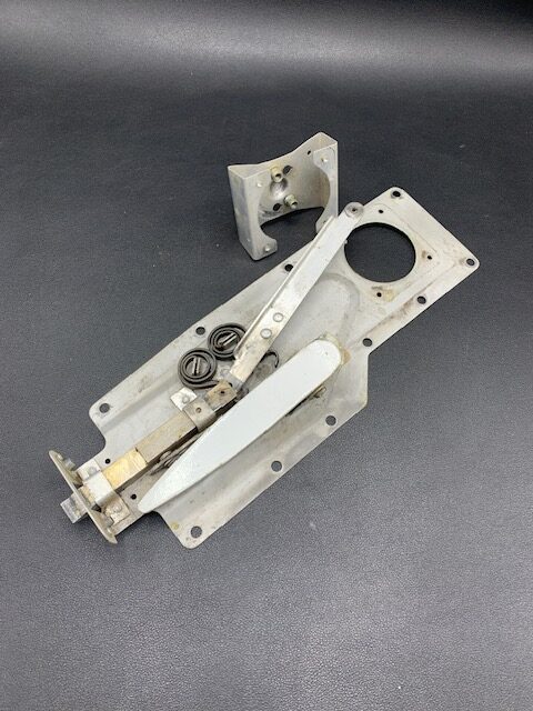 Cessna 182 Cabin Door Latch Assembly RH