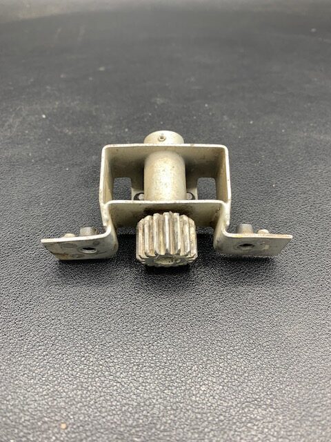 CESSNA 150 J CLUTCH ASSY - ROTARY (RH DOOR LATCH) P/N: 0412066-2