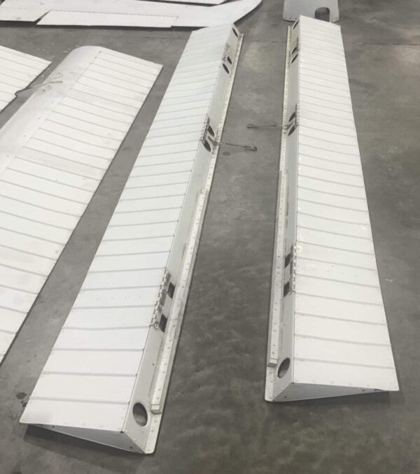 Cessna 210A Aileron Assy RH P/N 08523800-18