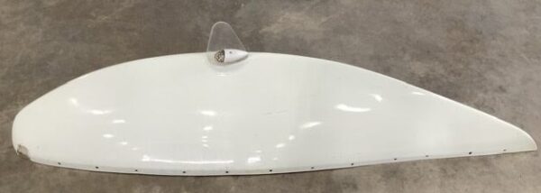 PIPER PA28-140 Wing Tip LH & RH-Horton Style-Fiberglass w/Lights ,Lens & Deflector (Set) P/N 62090-00 & 62090-01